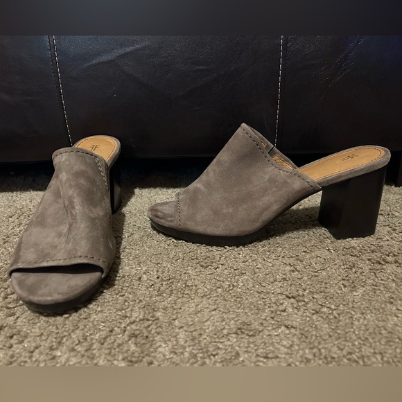 Frye Blake Leather Suede Slip On Block Heel Mules in Ash Taupe Women’s Size 9.5 - Picture 1 of 9